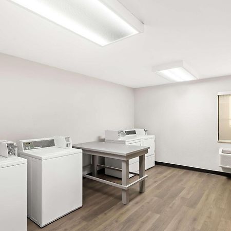 ซูเปอร์ 8 บาย วินด์แฮม วิชิตา อีสต์ Hotel วิชิต้า ภายนอก รูปภาพ