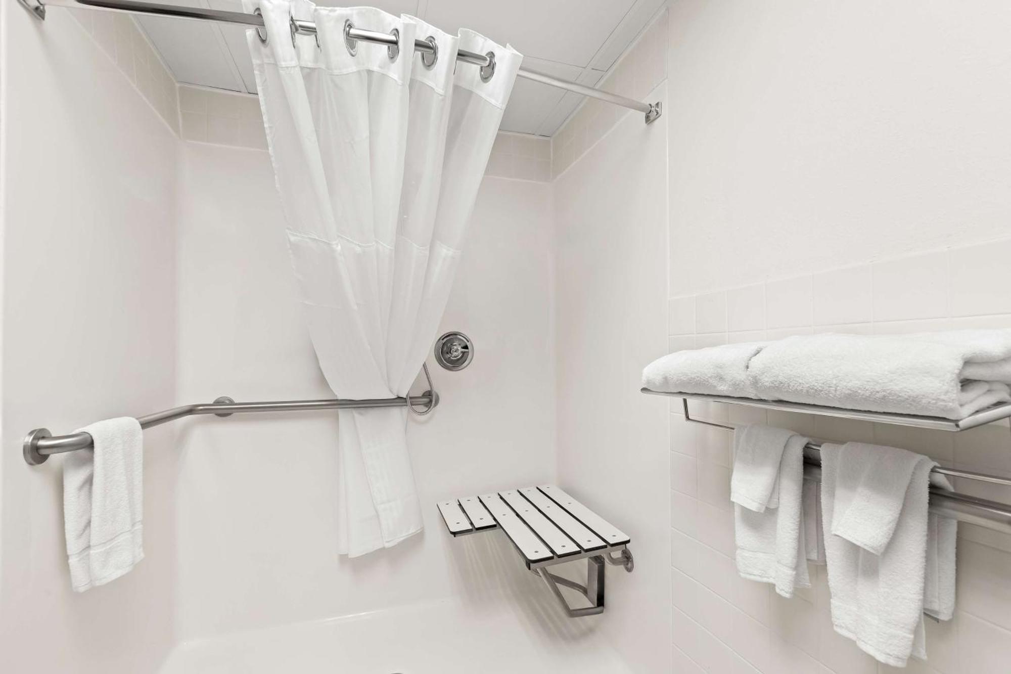 ซูเปอร์ 8 บาย วินด์แฮม วิชิตา อีสต์ Hotel วิชิต้า ภายนอก รูปภาพ