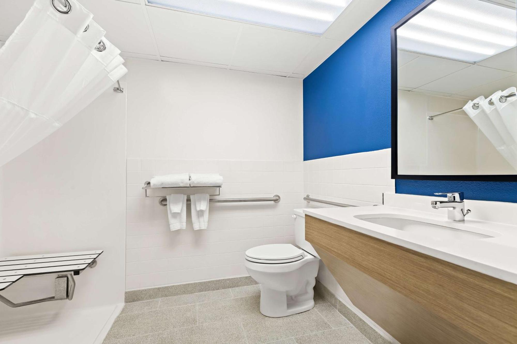 ซูเปอร์ 8 บาย วินด์แฮม วิชิตา อีสต์ Hotel วิชิต้า ภายนอก รูปภาพ